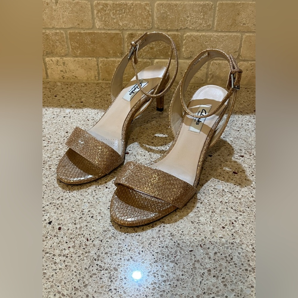 Stunning gold metallic snakeskin sandals.